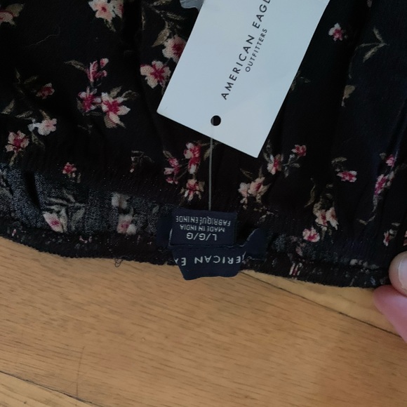 American Eagle Black Floral Blouse NEW - Picture 4 of 5